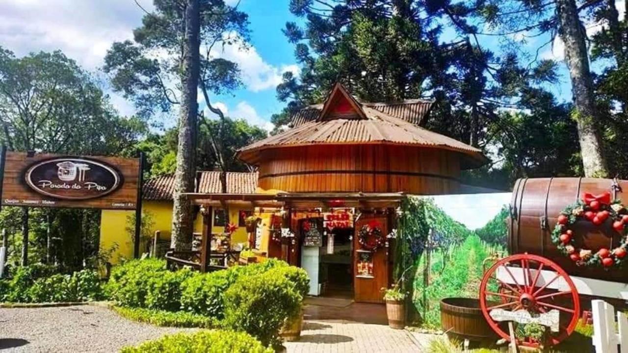 Chale Tematico Em Pipa De Vinho - Parada Da Pipa Chales Канела Екстериор снимка
